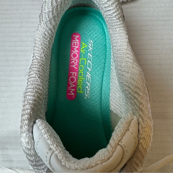 Skechers Women's D'Lites Fresh Start Memory Foam Lace-Up Sneaker - Picture 11 of 13